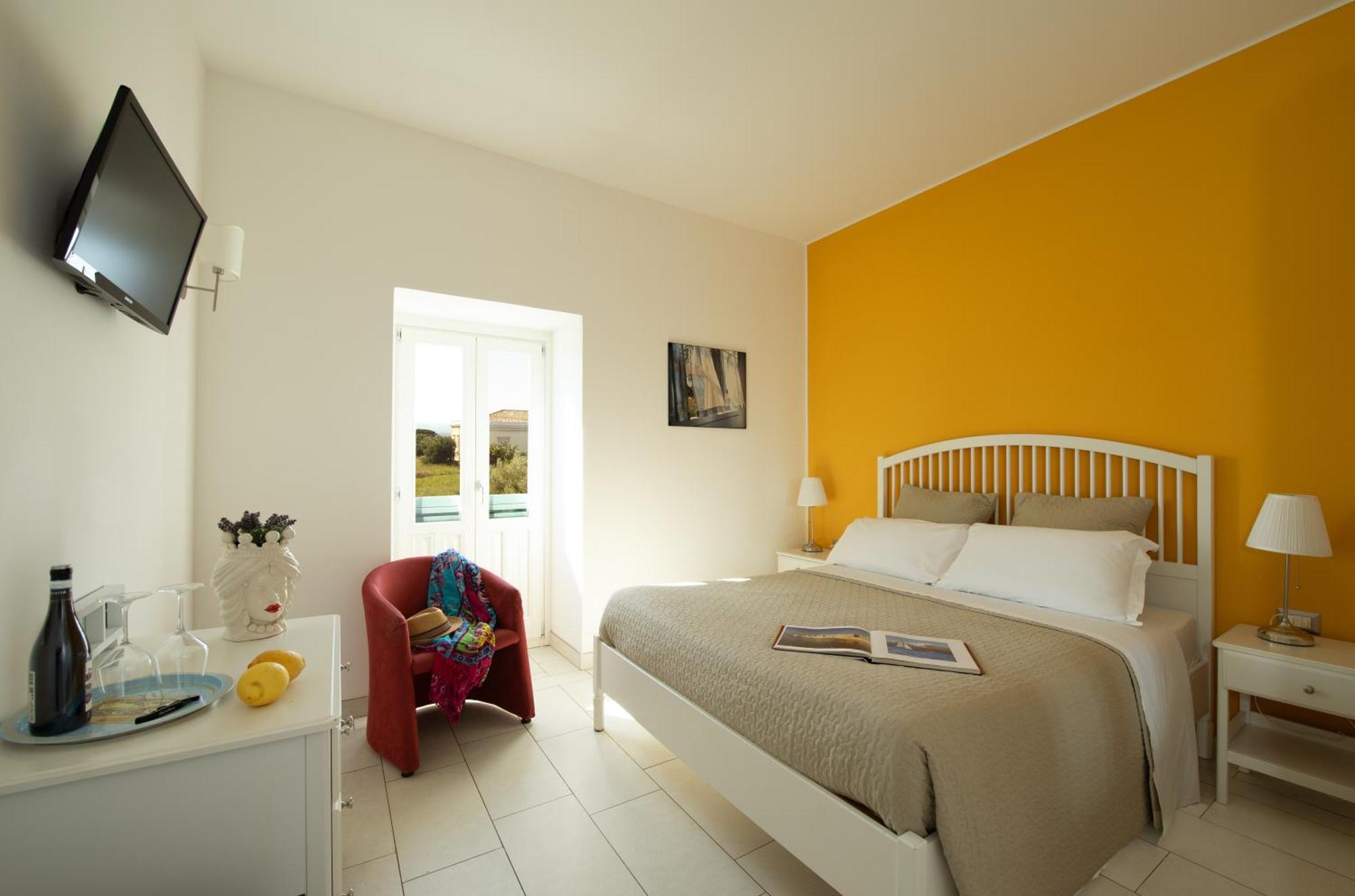Isola Charm B&B - A Historic Villa Near Punta Del Pero Beach Syracuse Bagian luar foto