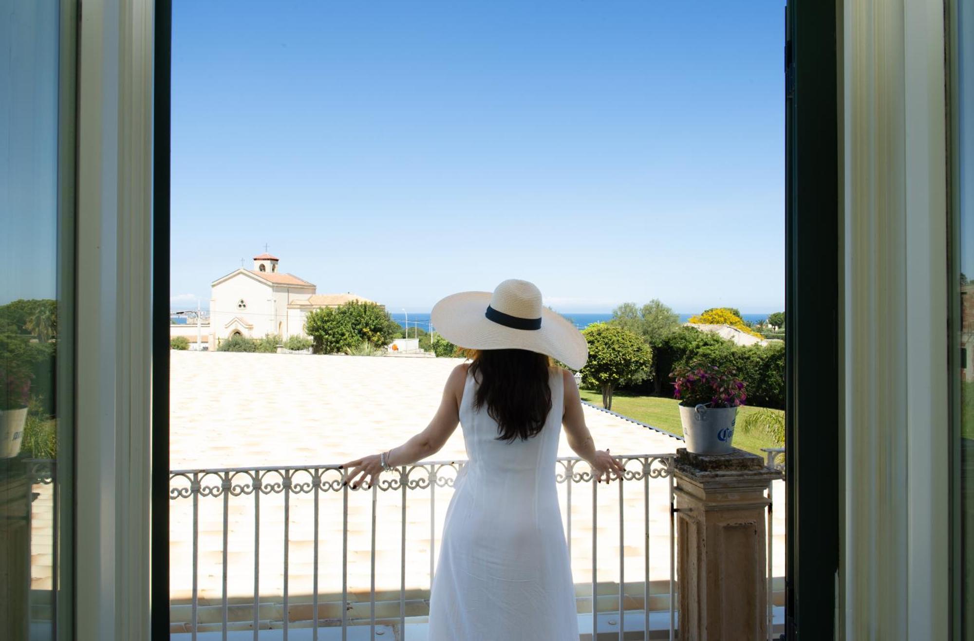 Isola Charm B&B - A Historic Villa Near Punta Del Pero Beach Syracuse Bagian luar foto