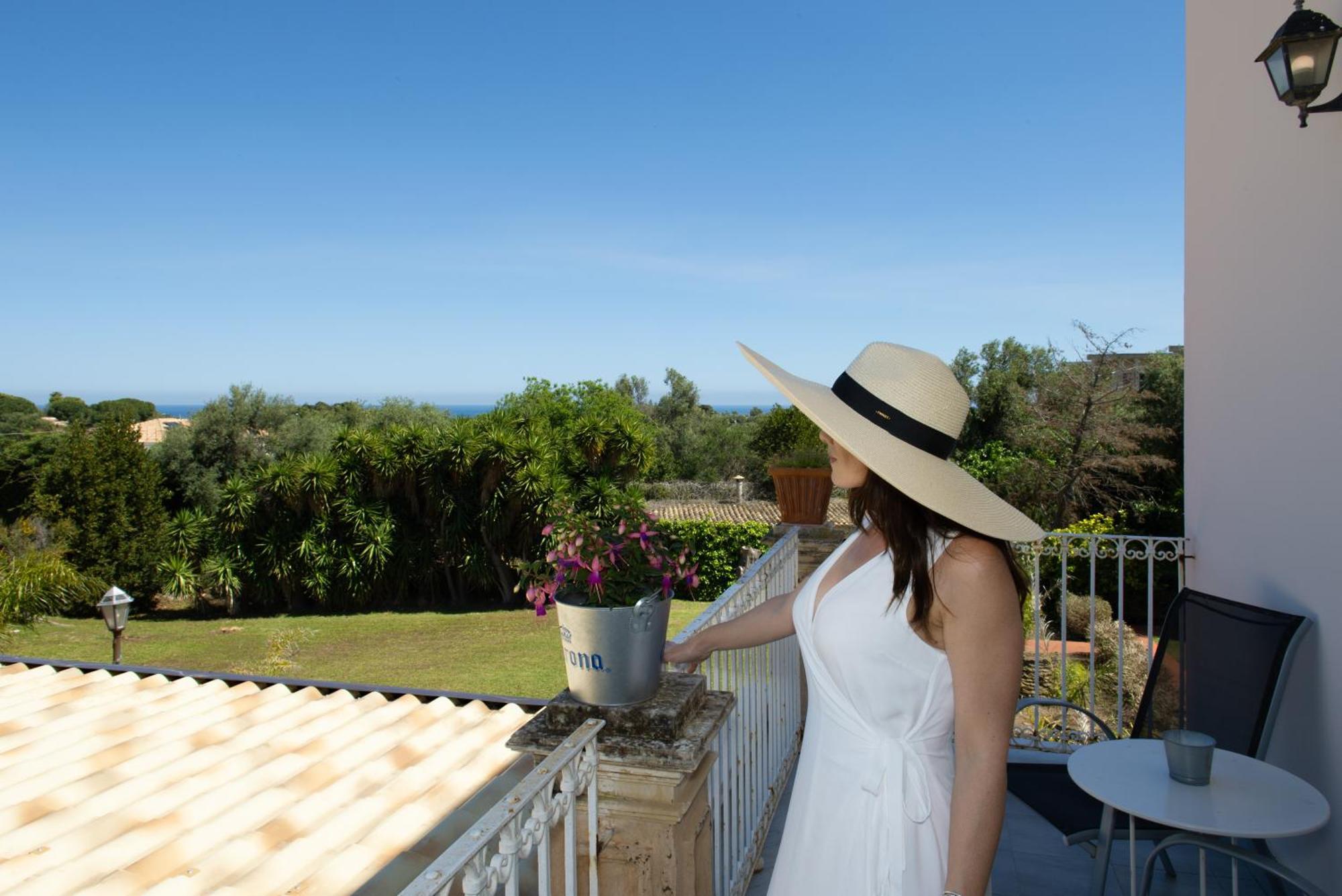 Isola Charm B&B - A Historic Villa Near Punta Del Pero Beach Syracuse Bagian luar foto